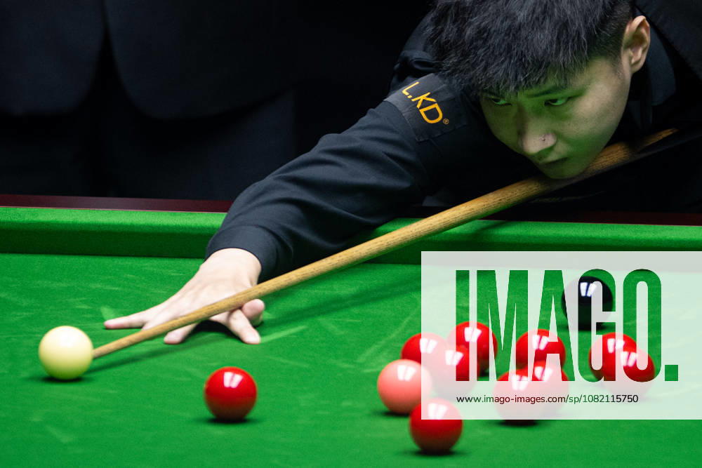 (260829) -- WUHAN, Aug. 29, 2026 -- Zhao Xintong competes during the final match between Zhao Xintong of China and Chang Bingyu of China at Wuhan Open 2026 snooker tournament in Wuhan, central China s Hubei Province, Aug. 29, 2026. ) (SP)CHINA-SNOOKER-WUHAN OPEN (CN) XiaoxYijiu