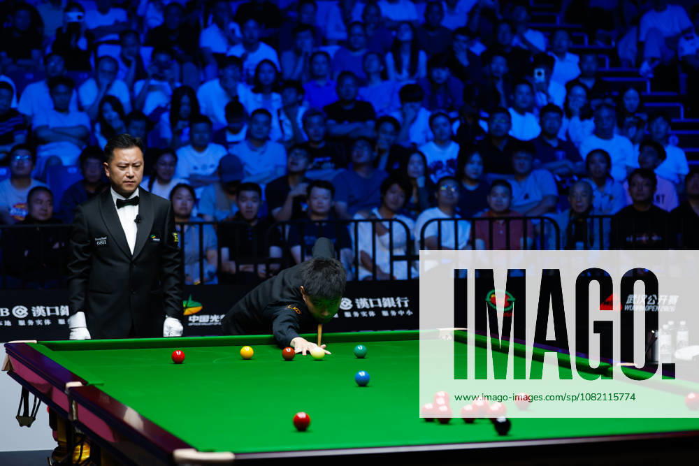(260829) -- WUHAN, Aug. 29, 2026 -- Zhao Xintong (R) competes during the final match between Zhao Xintong of China and Chang Bingyu of China at Wuhan Open 2026 snooker tournament in Wuhan, central China s Hubei Province, Aug. 29, 2026. ) (SP)CHINA-SNOOKER-WUHAN OPEN (CN) WuxZhizun