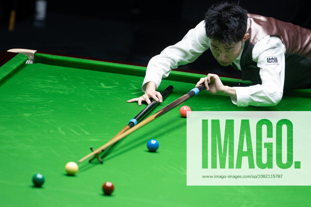 (260829) -- WUHAN, Aug. 29, 2026 -- Chang Bingyu competes during the final match between Zhao Xintong of China and Chang Bingyu of China at Wuhan Open 2026 snooker tournament in Wuhan, central China s Hubei Province, Aug. 29, 2026. ) (SP)CHINA-SNOOKER-WUHAN OPEN (CN) XiaoxYijiu