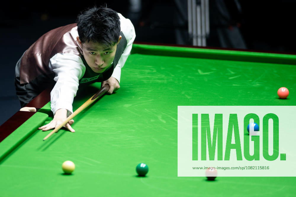 (260829) -- WUHAN, Aug. 29, 2026 -- Chang Bingyu competes during the final match between Zhao Xintong of China and Chang Bingyu of China at Wuhan Open 2026 snooker tournament in Wuhan, central China s Hubei Province, Aug. 29, 2026. ) (SP)CHINA-SNOOKER-WUHAN OPEN (CN) XiaoxYijiu