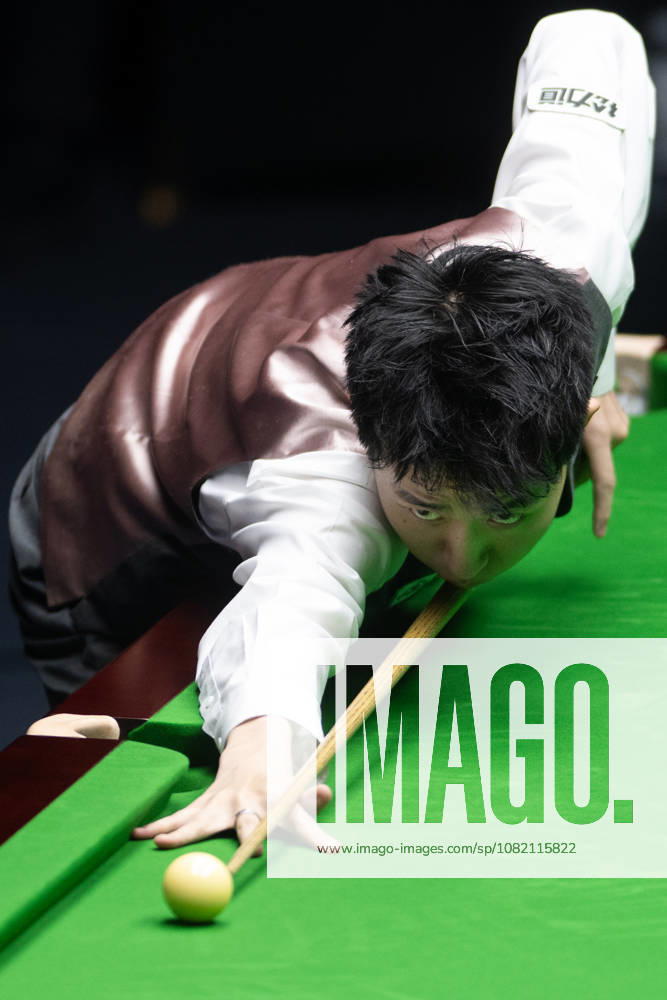(260829) -- WUHAN, Aug. 29, 2026 -- Chang Bingyu competes during the final match between Zhao Xintong of China and Chang Bingyu of China at Wuhan Open 2026 snooker tournament in Wuhan, central China s Hubei Province, Aug. 29, 2026. ) (SP)CHINA-SNOOKER-WUHAN OPEN (CN) XiaoxYijiu
