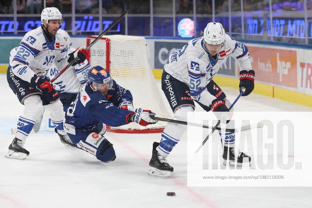 Zurich, SWITZERLAND, Swiss Life Arena, 2026–2027 Ice Hockey Season, Exhibition Game: ZSC Lions vs. Adler Mannheim—Matthias Plachta (left, Adler) vs. Jesper Froeden (center, ZSC Lions) and Nicolas Mattinen (Adler)