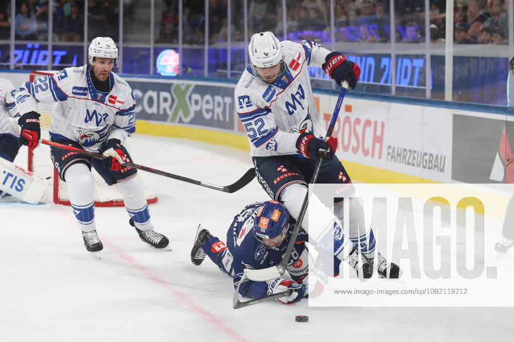 Zurich, SWITZERLAND, Swiss Life Arena, 2026–2027 Ice Hockey Season, Exhibition Game: ZSC Lions vs. Adler Mannheim—Matthias Plachta (left, Adler) vs. Jesper Froeden (center, ZSC Lions) and Nicolas Mattinen (Adler)
