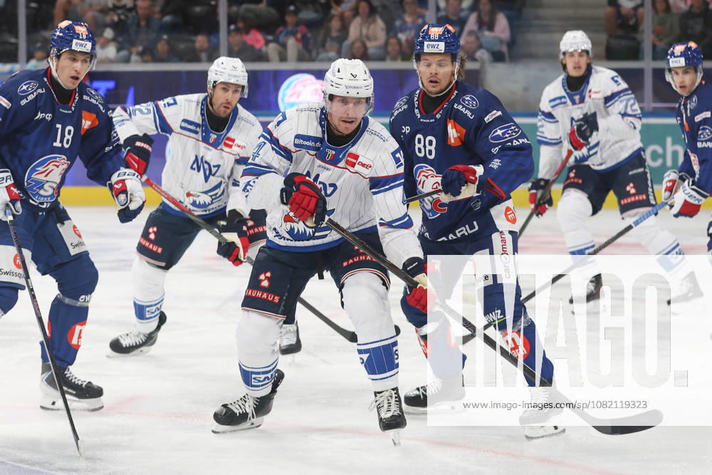 Zurich, SWITZERLAND, Swiss Life Arena, 2026–2027 Ice Hockey Season, Exhibition Game: ZSC Lions vs. Adler Mannheim, Dan Renouf (Lions) vs. Malte Stroemwall (ZSC Lions)