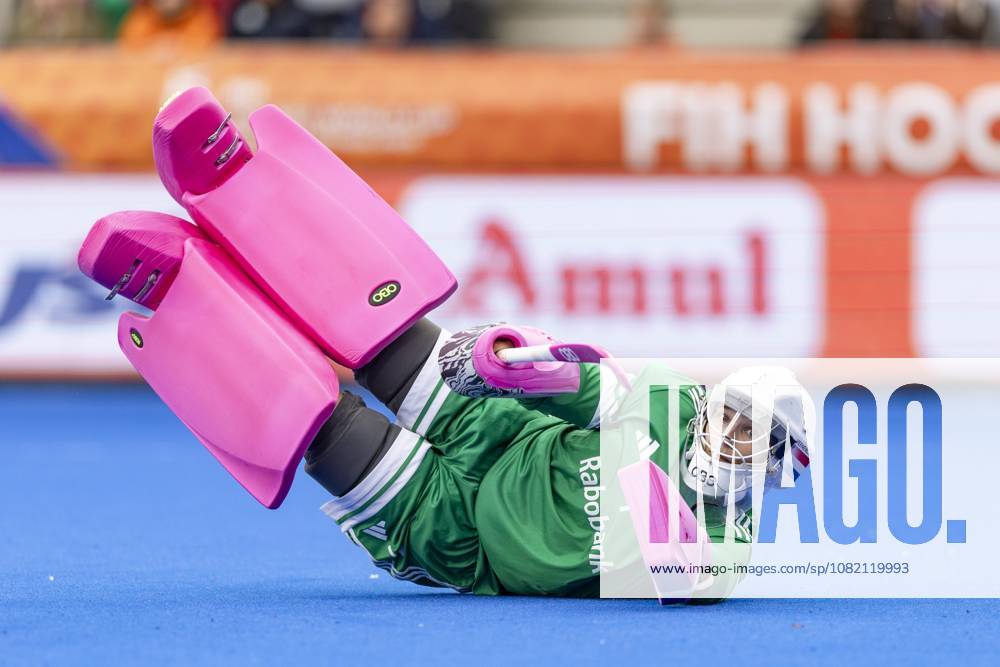 AMSTELVEEN - Netherlands goalkeeper Anne Veenendaal during the shootouts of the Hockey World Cup final between the Netherlands and Argentina at the Wagener Stadium. SEM VAN DER WAL ANP ANPxSportx IVx 566515439 originalFilename: 566515439