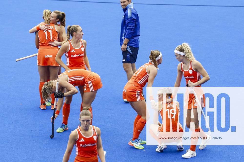AMSTELVEEN - Dutch players react after losing the Hockey World Cup final between the Netherlands and Argentina at the Wagener Stadium. BAS CZERWINSKI ANP ANPxSportx IVx 566516599 originalFilename: 566516599