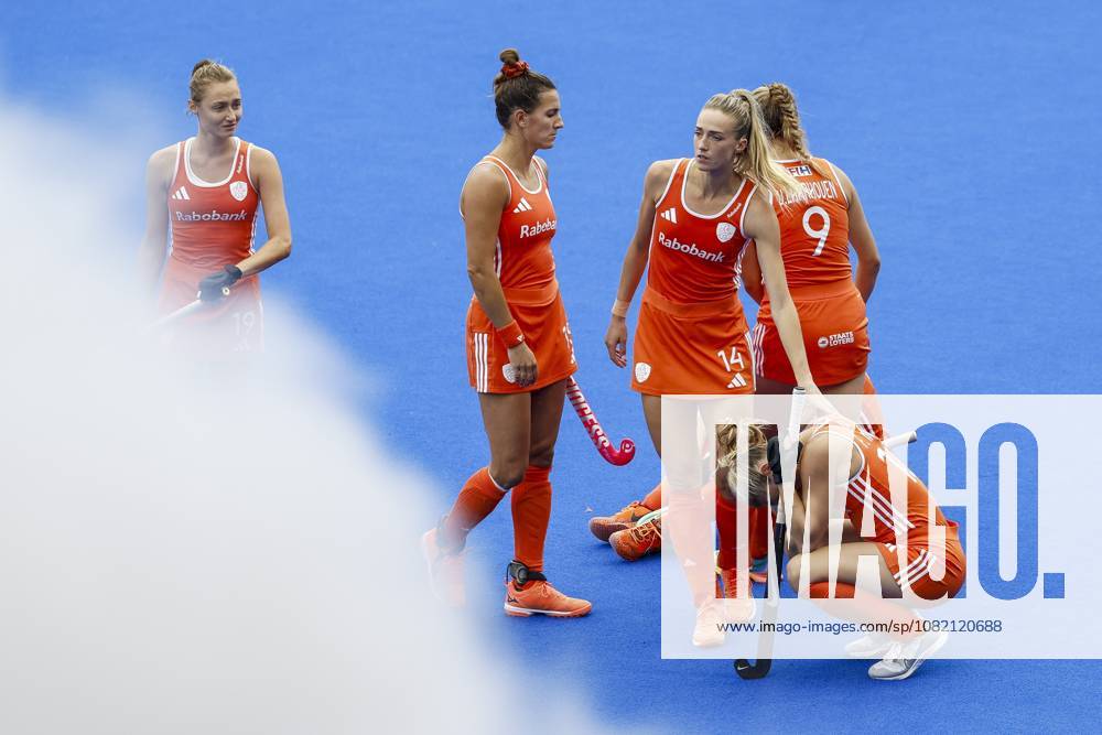 AMSTELVEEN - Dutch players react after losing the Hockey World Cup final between the Netherlands and Argentina at the Wagener Stadium. BAS CZERWINSKI ANP ANPxSportx IVx 566516607 originalFilename: 566516607