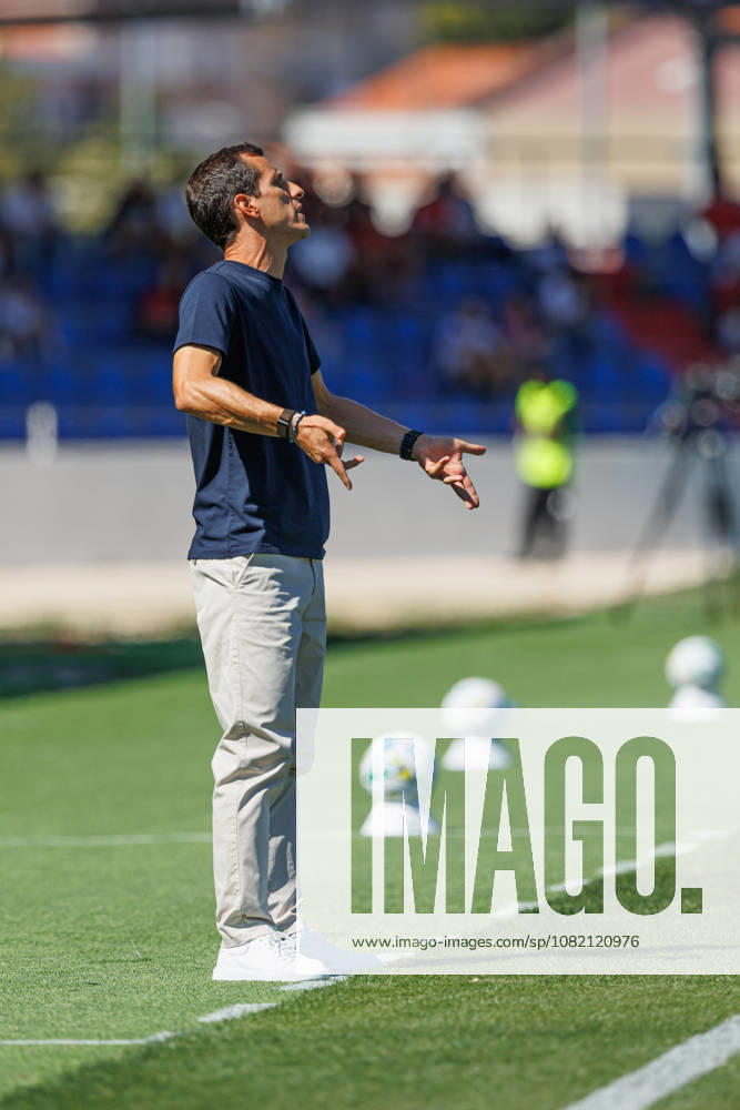 Sergio Ferreira head coach Of Fc Alverca seen during Betclic League game between teams of Fc Alverca and CD Santa Clara in complexo desportivo Fc Alverca (Luis Loureiro Ball Raw Images) Alverca Complexo Desportivo Fc Alverca Portugal
