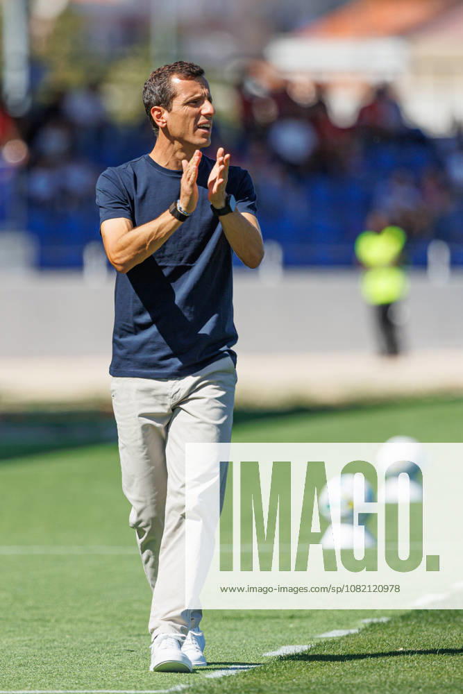 Sergio Ferreira head coach Of Fc Alverca seen during Betclic League game between teams of Fc Alverca and CD Santa Clara in complexo desportivo Fc Alverca (Luis Loureiro Ball Raw Images) Alverca Complexo Desportivo Fc Alverca Portugal