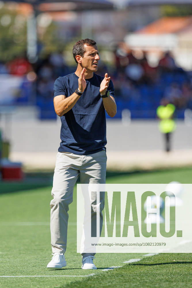 Sergio Ferreira head coach Of Fc Alverca seen during Betclic League game between teams of Fc Alverca and CD Santa Clara in complexo desportivo Fc Alverca (Luis Loureiro Ball Raw Images) Alverca Complexo Desportivo Fc Alverca Portugal