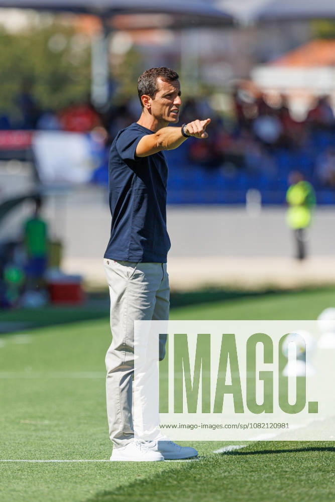 Sergio Ferreira head coach Of Fc Alverca seen during Betclic League game between teams of Fc Alverca and CD Santa Clara in complexo desportivo Fc Alverca (Luis Loureiro Ball Raw Images) Alverca Complexo Desportivo Fc Alverca Portugal