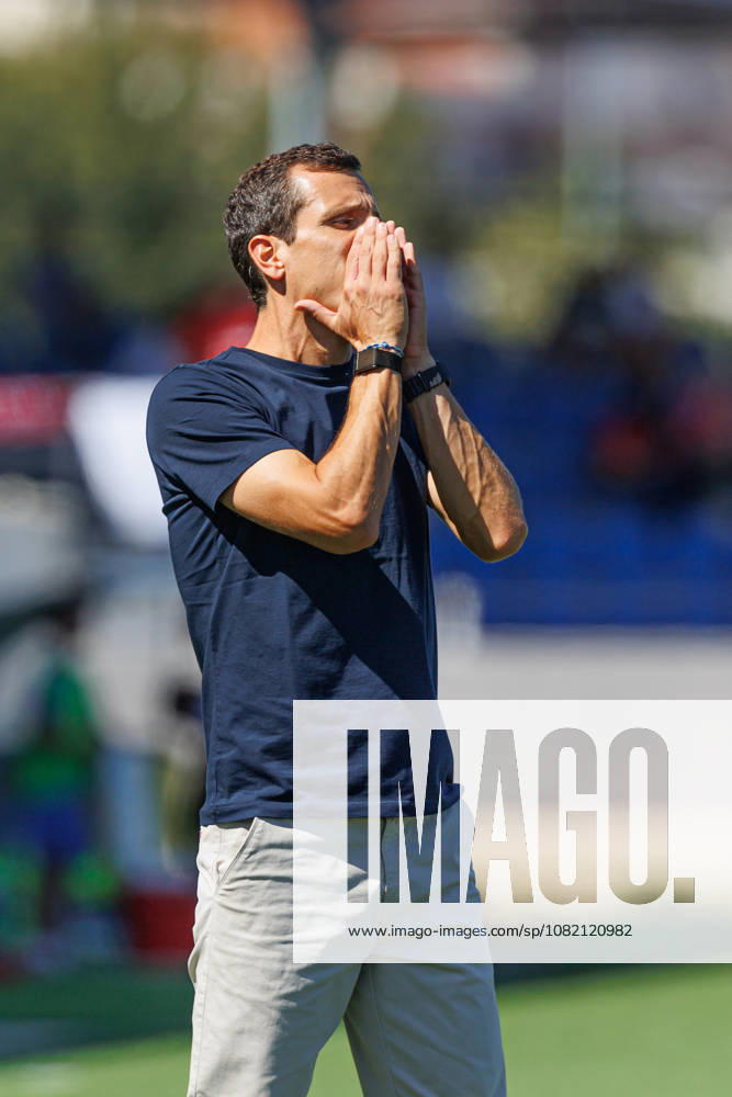 Sergio Ferreira head coach Of Fc Alverca seen during Betclic League game between teams of Fc Alverca and CD Santa Clara in complexo desportivo Fc Alverca (Luis Loureiro Ball Raw Images) Alverca Complexo Desportivo Fc Alverca Portugal