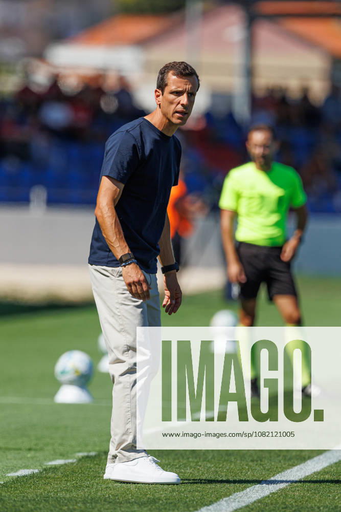 Sergio Ferreira head coach Of Fc Alverca seen during Betclic League game between teams of Fc Alverca and CD Santa Clara in complexo desportivo Fc Alverca (Luis Loureiro Ball Raw Images) Alverca Complexo Desportivo Fc Alverca Portugal
