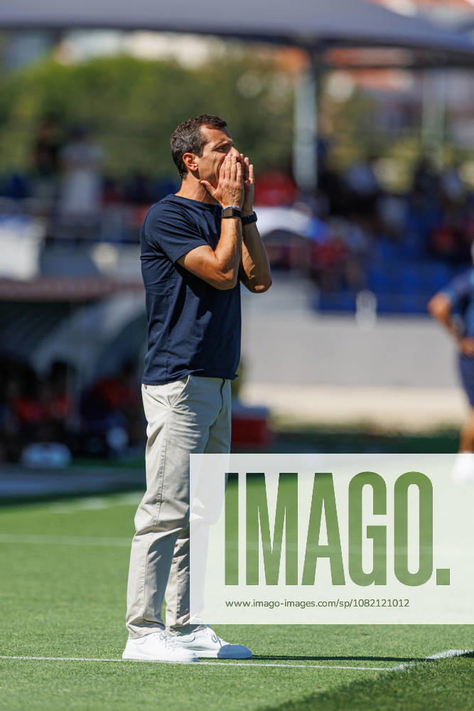 Sergio Ferreira head coach Of Fc Alverca seen during Betclic League game between teams of Fc Alverca and CD Santa Clara in complexo desportivo Fc Alverca (Luis Loureiro Ball Raw Images) Alverca Complexo Desportivo Fc Alverca Portugal