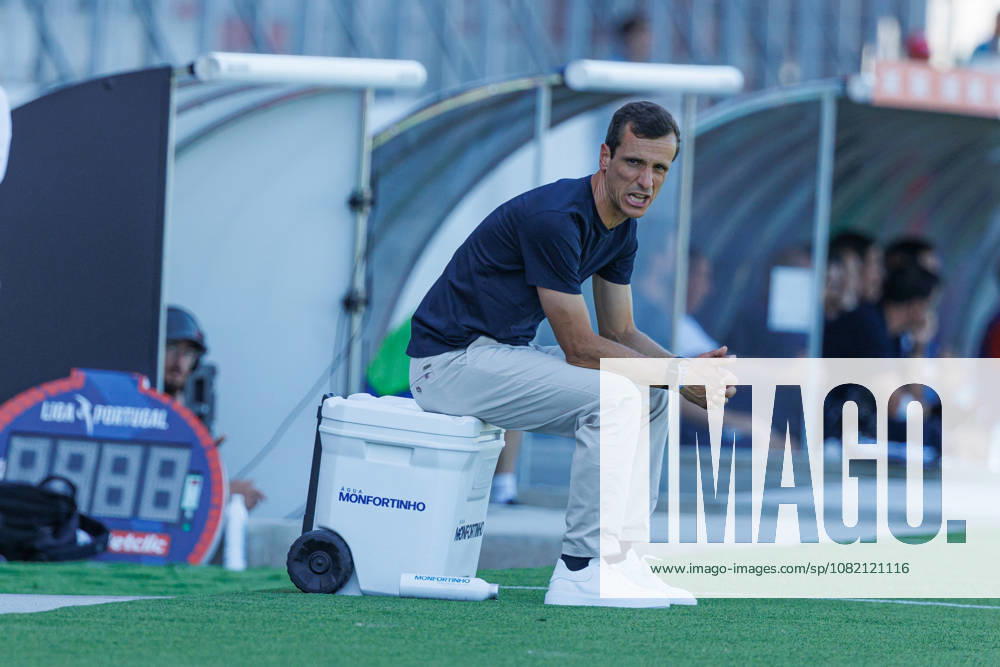Sergio Ferreira head coach Of Fc Alverca seen during Betclic League game between teams of Fc Alverca and CD Santa Clara in complexo desportivo Fc Alverca (Luis Loureiro Ball Raw Images) Alverca Complexo Desportivo Fc Alverca Portugal