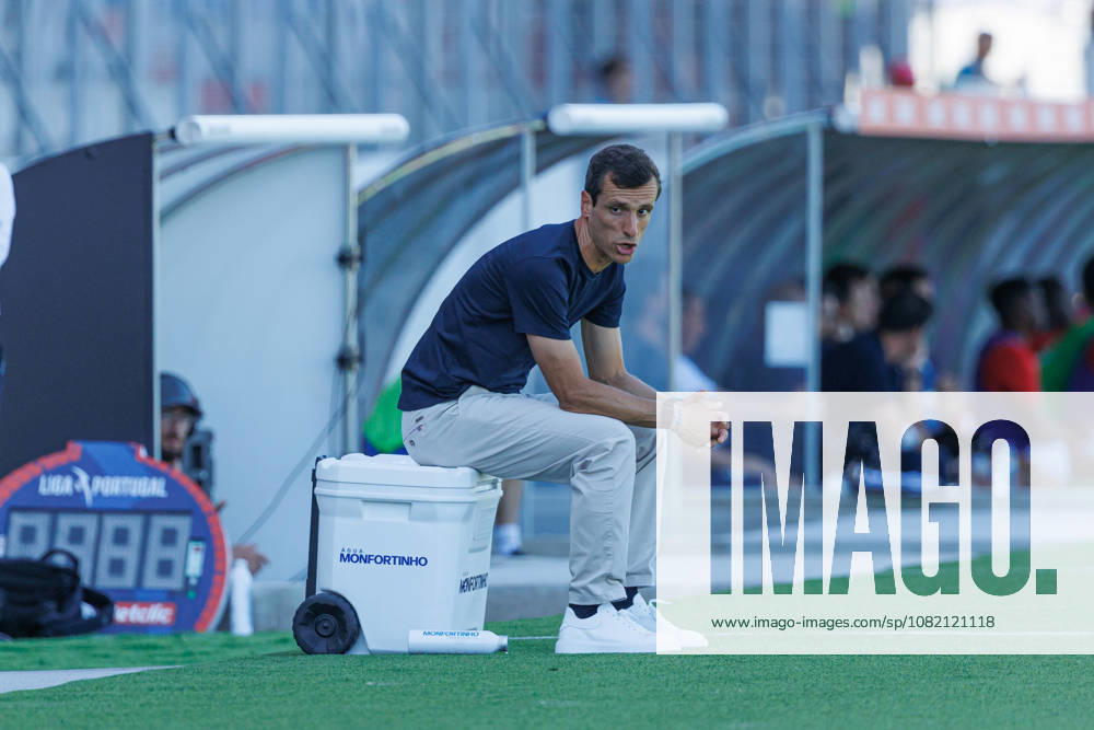 Sergio Ferreira head coach Of Fc Alverca seen during Betclic League game between teams of Fc Alverca and CD Santa Clara in complexo desportivo Fc Alverca (Luis Loureiro Ball Raw Images) Alverca Complexo Desportivo Fc Alverca Portugal