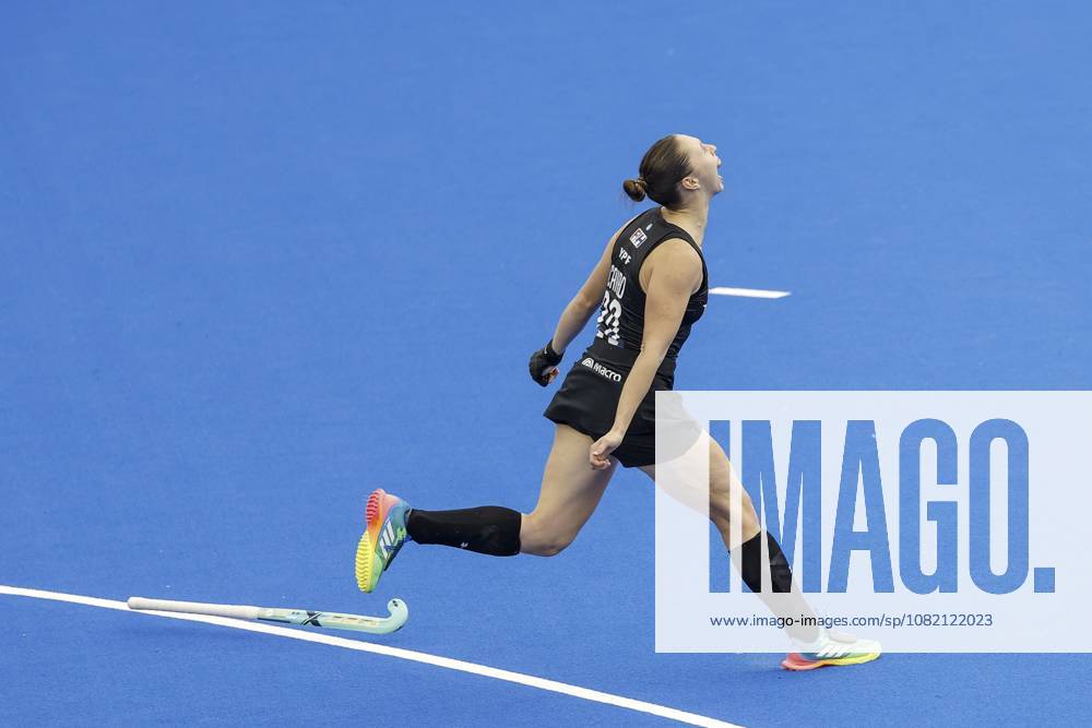 AMSTELVEEN - Sofia Cairo of Argentina celebrates scoring the winning shootout in the Hockey World Cup final between the Netherlands and Argentina at the Wagener Stadium. BAS CZERWINSKI ANP ANPxSportx IVx 566518262 originalFilename: 566518262