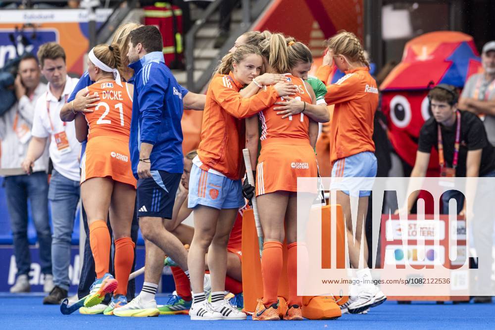AMSTELVEEN - Dutch players react to losing the Hockey World Cup final between the Netherlands and Argentina at the Wagener Stadium. SEM VAN DER WAL ANP ANPxSportx IVx 566518770 originalFilename: 566518770