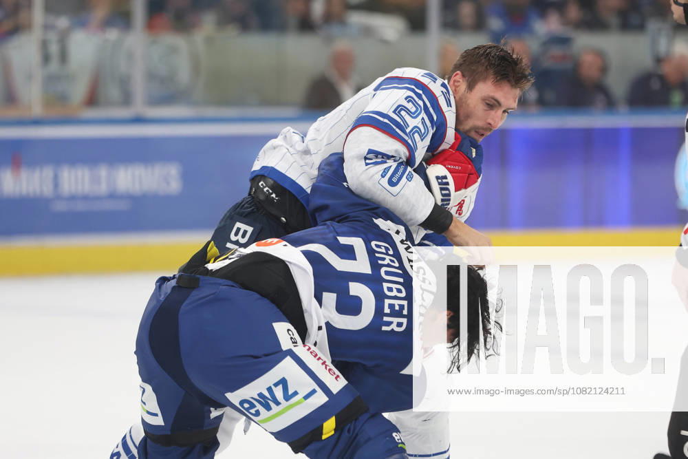 Zurich, SWITZERLAND, Swiss Life Arena, 2026–2027 Ice Hockey Season, Friendly Match: ZSC Lions vs. Adler Mannheim, Matthias Plachta (Adler) battles Kimo Gruber (ZSC)