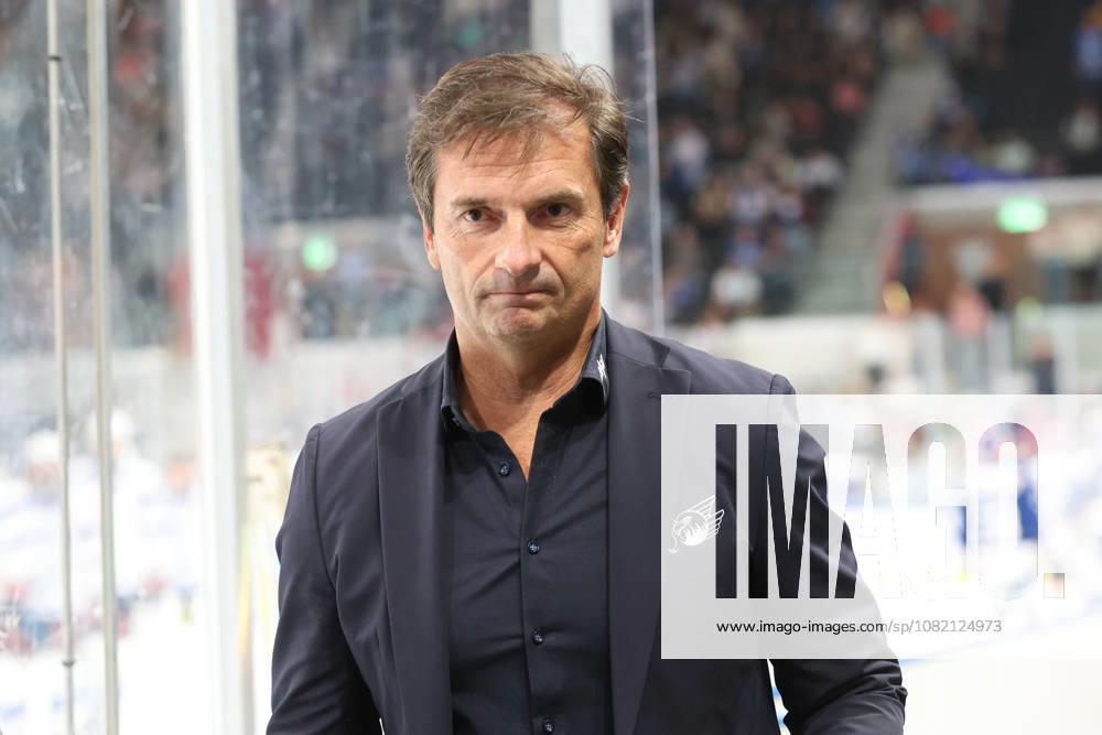 Zurich, SWITZERLAND, Swiss Life Arena, 2026–2027 Ice Hockey Season, Exhibition Game: ZSC Lions vs. Adler Mannheim, Coach: Dallas Eakins, Adler