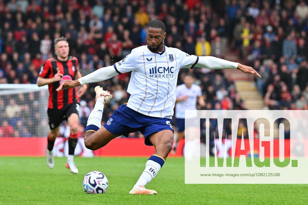 Bournemouth v Everton, Premier League Beto (9) of Everton shoots at goal during the Premier League match between Bournemouth and Everton at the Vitality Stadium, Bournemouth, UK on 29 August 2026. Bournemouth Vitality Stadium Dorset UK Editorial use only DataCo restrictions apply See www.football-dataco.com ,