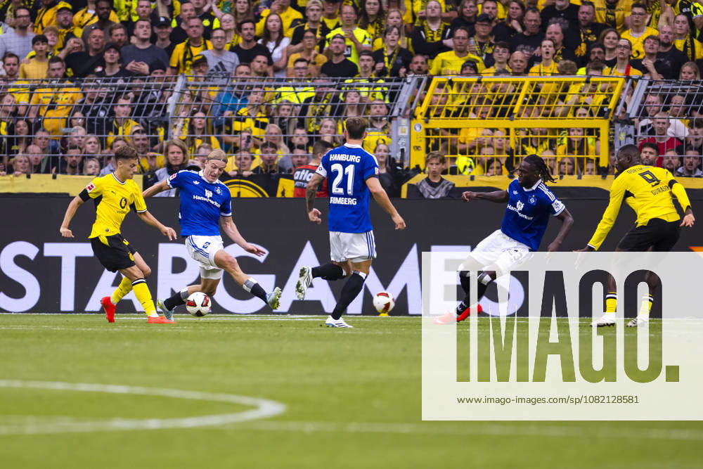 Soccer, Matchday 1 of the Bundesliga, Borussia Dortmund vs. Hamburger SV, Giannis Konstantelias, Borussia Dortmund scores to make it 2–0, Dortmund, Signal Iduna Park, North Rhine-Westphalia, Germany, xRHR PHOTO DEx