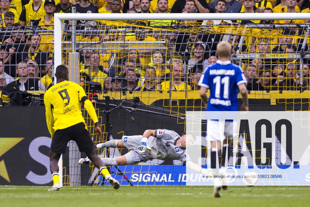 Soccer, Matchday 1 of the 1st Bundesliga, Borussia Dortmund vs. Hamburger SV: Goalkeeper Daniel Heuer Fernandes of Hamburger SV is unable to stop the shot by Giannis Konstantelias of Borussia Dortmund. Dortmund, Signal Iduna Park, North Rhine-Westphalia, Germany. xRHR PHOTO DEx