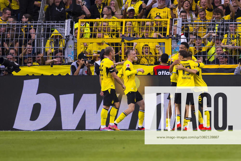Soccer, Matchday 1 of the 1st Bundesliga, Borussia Dortmund vs. Hamburger SV BVB players celebrate Giannis Konstantelias goal to make it 2–0 Borussia Dortmund Dortmund Signal Iduna Park NRW Germany xRHR PHOTO DEx