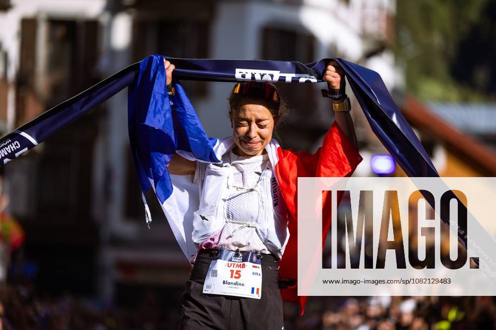 ULTRA TRAIL DU MONT BLANC A CHAMONIX PHOTOPQR LE DAUPHINE Louise RAYMOND ; Chamonix-Mont-Blanc ; 29 08 2026 ; Chamonix (Haute-Savoie) le 28 août 2026. UTMB épreuve phare 175km et près de 10000m de dénivelé au départ de Chamonix, autour du Mont Blanc, en passant par Saint Gervais-les-Bains, les Contamines, Notre Dame de la Gorge. Le lendemain au lac Combal, Courmayeur, Vallorcine, et retour à Chamonix. Sur notre photo : Blandine Lhirondel Photo: Le Dauphiné Libéré Louise Raymond Chamonix-Mont-Blanc Haute-Savoie Rhône-Alpes France