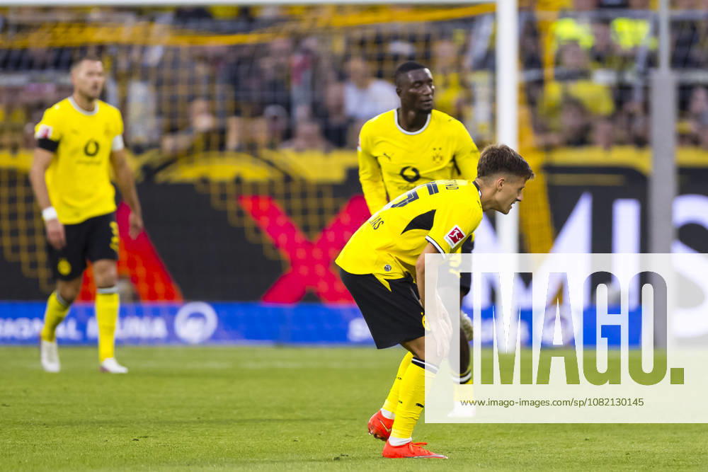 Soccer, Matchday 1 of the 1. Bundesliga, Borussia Dortmund vs. Hamburger SV, Giannis Konstantelias, Borussia Dortmund collapses in pain, Dortmund, Signal Iduna Park, North Rhine-Westphalia, Germany, xRHR PHOTO DEx