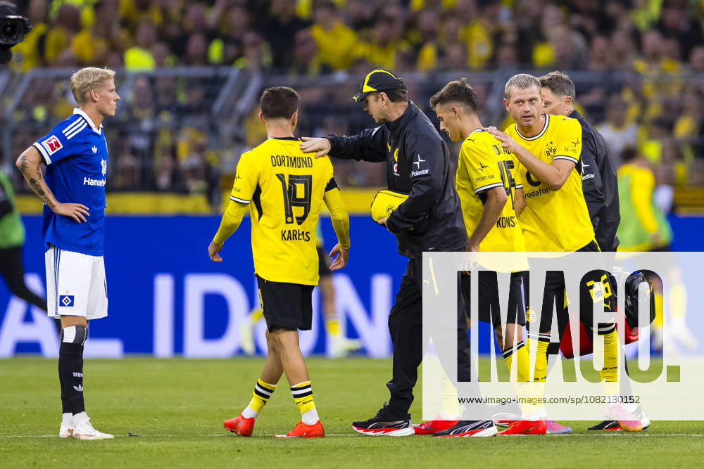 Soccer, Matchday 1 of the 1st Bundesliga, Borussia Dortmund vs. Hamburger SV, Julian Ryerson (Borussia Dortmund) cheers on Giannis Konstantelias (Borussia Dortmund), Dortmund, Signal Iduna Park, North Rhine-Westphalia, Germany, xRHR PHOTO DEx