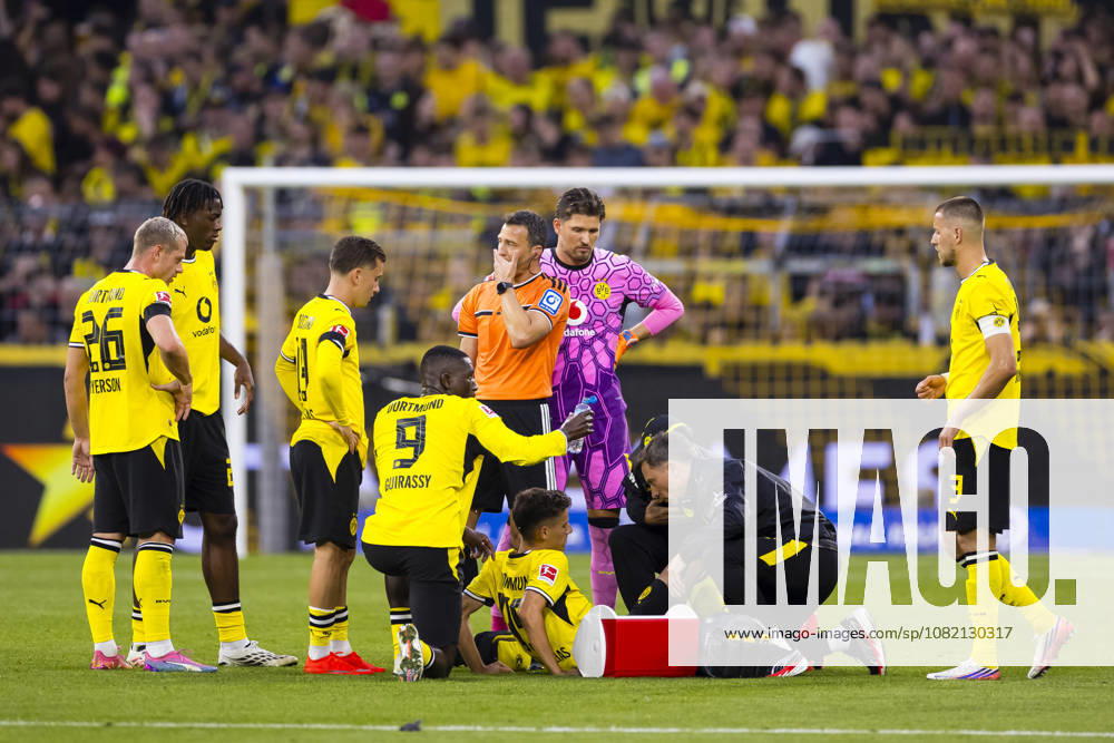 Soccer, Matchday 1 of the 1st Bundesliga, Borussia Dortmund vs. Hamburger SV; Giannis Konstantelias of Borussia Dortmund receives medical attention and is then substituted; Dortmund, Signal Iduna Park, North Rhine-Westphalia, Germany; xRHR PHOTO DEx