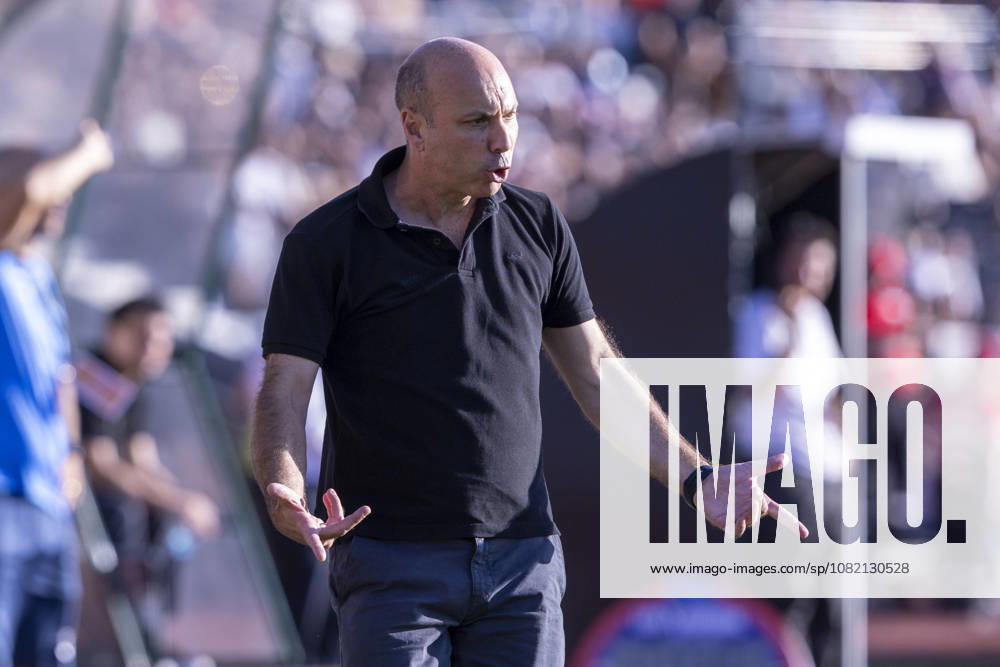 Viseu, August 29 - Bruno Pinheiro head coach of Academico de Viseu FC is seen on action during the Academico de Viseu FC x FC Porto match for the Liga Portugal Betclic 2026 27 on August 29, 2026 at Estadio Municipal do Fontelo, Viseu, Portugal Sao Torcato Portugal - ZUMAl192 20260829_zsp_l192_035