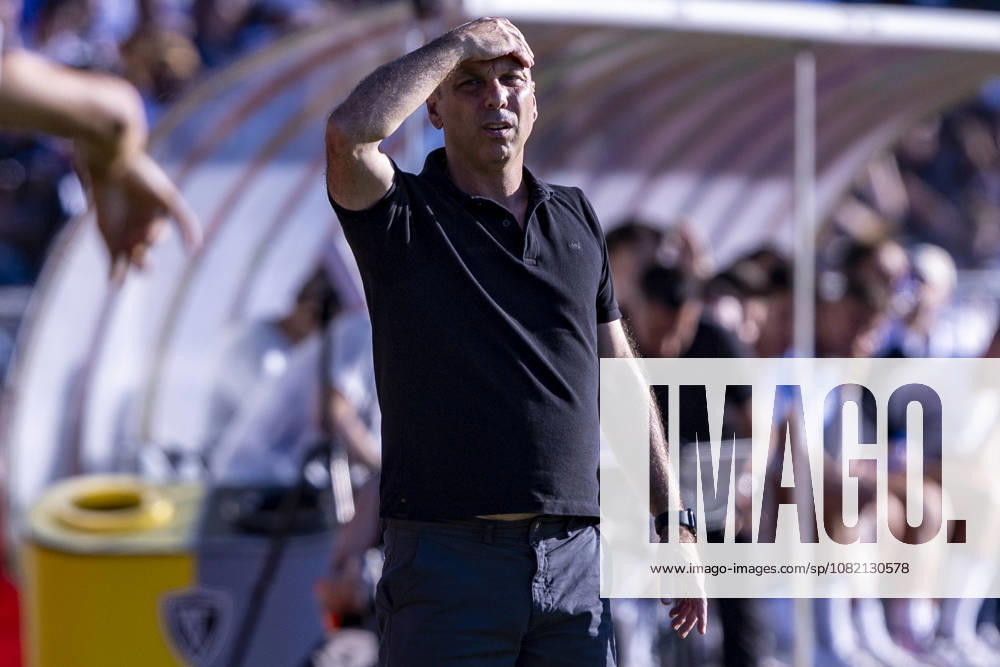 Viseu, August 29 - Bruno Pinheiro head coach of Academico de Viseu FC is seen with his hands on the head during the Academico de Viseu FC x FC Porto match for the Liga Portugal Betclic 2026 27 on August 29, 2026 at Estadio Municipal do Fontelo, Viseu, Portugal Sao Torcato Portugal - ZUMAl192 20260829_zsp_l192_037
