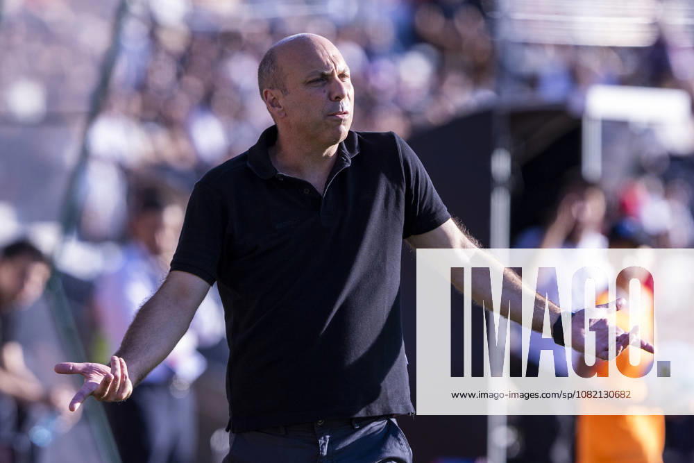 Viseu, August 29 - Bruno Pinheiro head coach of Academico de Viseu FC is seen on action during the Academico de Viseu FC x FC Porto match for the Liga Portugal Betclic 2026 27 on August 29, 2026 at Estadio Municipal do Fontelo, Viseu, Portugal Sao Torcato Portugal - ZUMAl192 20260829_zsp_l192_041