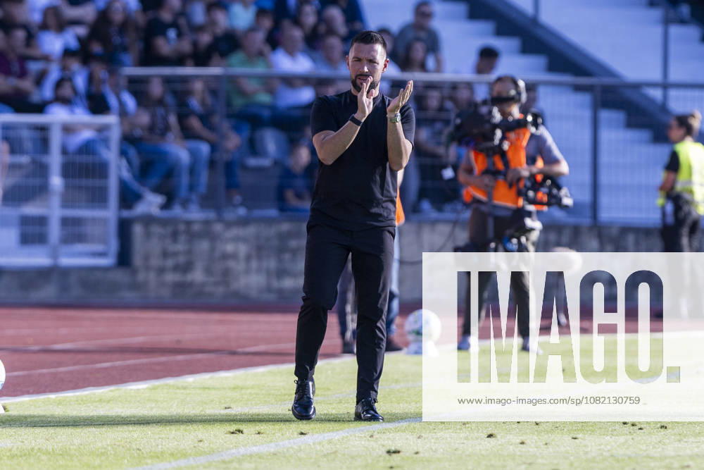 Viseu, August 29 - Francesco Farioli head coach of FC Porto is seen on action during the Academico de Viseu FC x FC Porto match for the Liga Portugal Betclic 2026 27 on August 29, 2026 at Estadio Municipal do Fontelo, Viseu, Portugal Sao Torcato Portugal - ZUMAl192 20260829_zsp_l192_044