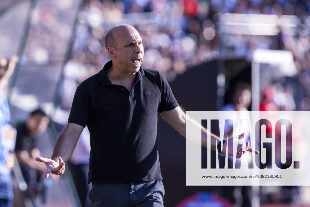 Viseu, August 29 - Bruno Pinheiro head coach of Academico de Viseu FC is seen on action during the Academico de Viseu FC x FC Porto match for the Liga Portugal Betclic 2026 27 on August 29, 2026 at Estadio Municipal do Fontelo, Viseu, Portugal Sao Torcato Portugal - ZUMAl192 20260829_zsp_l192_051