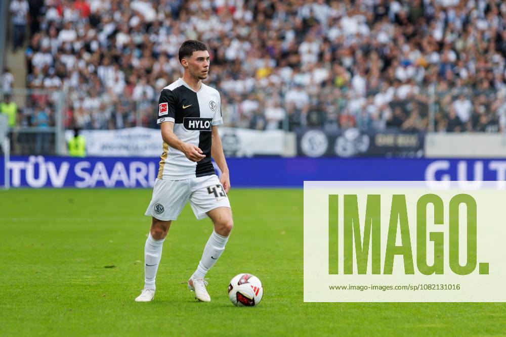 Felix Keidel of SV 07 Elversberg with the ball, action shot, SV Elversberg vs. Bayer 04 Leverkusen, soccer, Bundesliga 1, Matchday 1, 2026–2027 season, August 29, 2026, SV Elversberg vs. Bayer 04 Leverkusen, soccer, Bundesliga 1, Matchday 1, 2026–2027 season