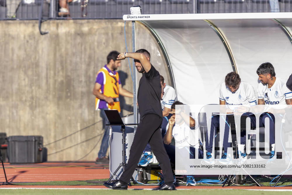 Viseu, August 29 - Francesco Farioli head coach of FC Porto is seen on action during the Academico de Viseu FC x FC Porto match for the Liga Portugal Betclic 2026 27 on August 29, 2026 at Estadio Municipal do Fontelo, Viseu, Portugal Sao Torcato Portugal - ZUMAl192 20260829_zsp_l192_058