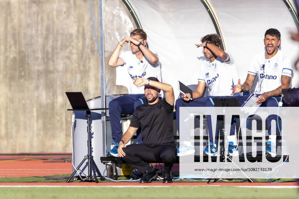 Viseu, August 29 - Francesco Farioli head coach of FC Porto is seen during the Academico de Viseu FC x FC Porto match for the Liga Portugal Betclic 2026 27 on August 29, 2026 at Estadio Municipal do Fontelo, Viseu, Portugal Sao Torcato Portugal - ZUMAl192 20260829_zsp_l192_061