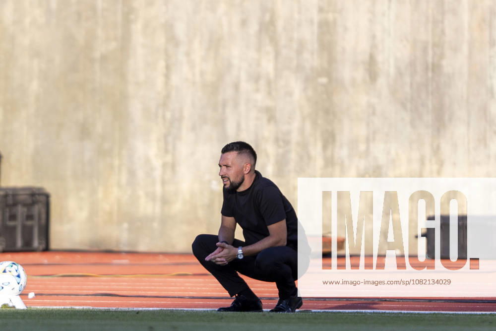Viseu, August 29 - Francesco Farioli head coach of FC Porto is seen on action during the Academico de Viseu FC x FC Porto match for the Liga Portugal Betclic 2026 27 on August 29, 2026 at Estadio Municipal do Fontelo, Viseu, Portugal Sao Torcato Portugal - ZUMAl192 20260829_zsp_l192_067