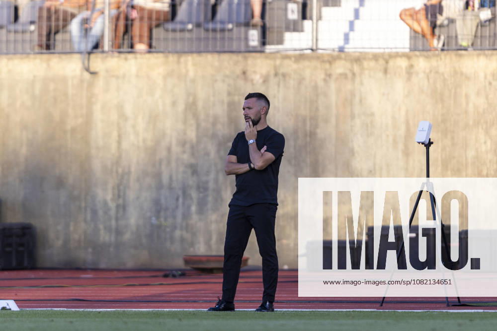 Viseu, August 29 - Francesco Farioli head coach of FC Porto is seen during the Academico de Viseu FC x FC Porto match for the Liga Portugal Betclic 2026 27 on August 29, 2026 at Estadio Municipal do Fontelo, Viseu, Portugal Sao Torcato Portugal - ZUMAl192 20260829_zsp_l192_073