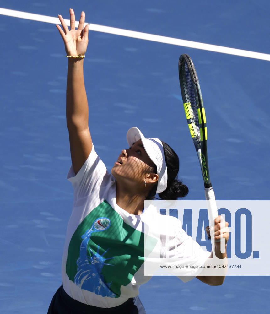 Alexandra Eala of the Philippines practices on The Grandstand Court with Naomi Osaka of Japan at the 2026 US Open Tennis Championship at the USTA Billie Jean King National Tennis Center in New York City on Saturday, August 29, 2026. NYP20260829106 JOHNxANGELILLO