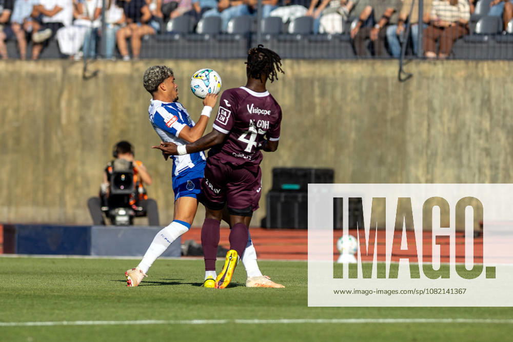 FOOTBALL - Academico de Viseu 0 vs FC Porto 3, round 04 of I Liga, portuguese league, 2026 27. Fontelo Stadium, in Viseu, Portugal. Saturday, august 29th 2026. Wiiliam Gomes (FC Porto), Gohi (Académico de Viseu). VISEU VISEU PORTUGAL ESTÁDIO DO FONTELO