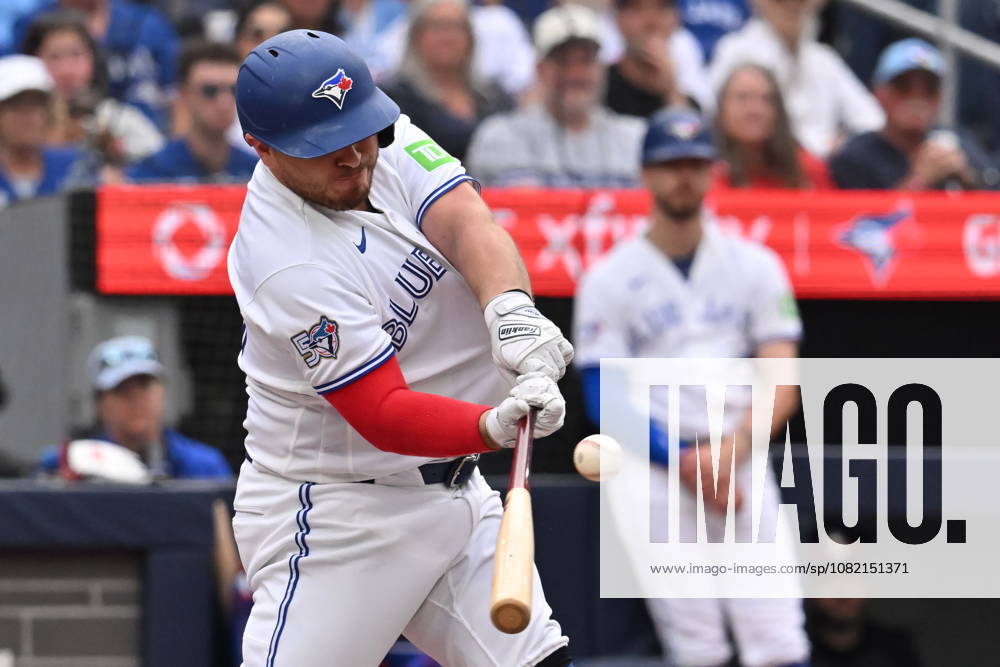Toronto Blue Jays Alejandro Kirk (30) hits an RBI single against the Seattle Mariners during sixth inning MLB, Baseball Herren, USA baseball action in Toronto on Saturday, Aug. 29, 2026. Canada News - August 29, 2026 - ZUMAc35_ 20260829_zaf_c35_133