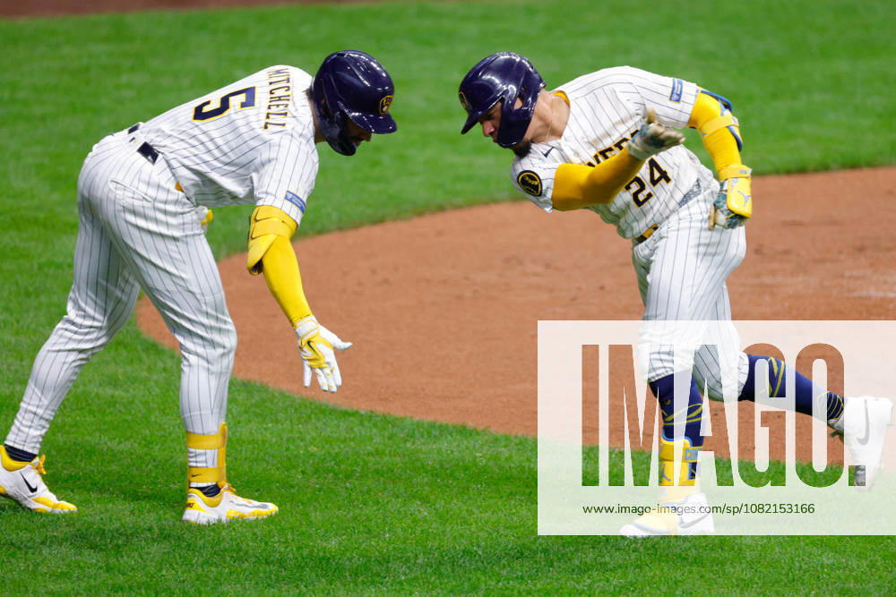 Milwaukee Brewers catcher WILLIAM CONTRERAS (24) celebrates his home run with Milwaukee Brewers center fielder GARRETT MITCHELL (5) in a baseball game, Saturday, Aug. 28, 2026, in Milwaukee, Wisconsin. Milwaukee USA - ZUMAa325 20260829_zsa_a325_004