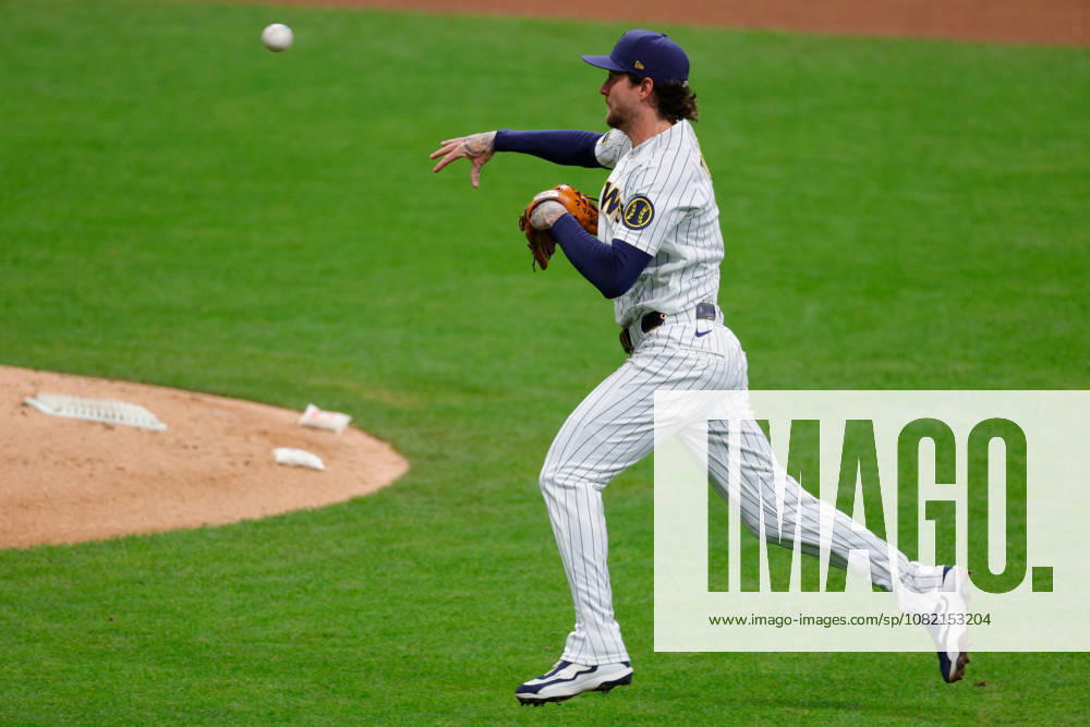 Milwaukee Brewers second baseman BRICE TURANG (2) throws to home plate for an out in a baseball game, Saturday, Aug. 28, 2026, in Milwaukee, Wisconsin. MLB, Baseball Herren, USA 2026 - Rangers 3: 5 Brewers - ZUMAa325 20260829_zsa_a325_015