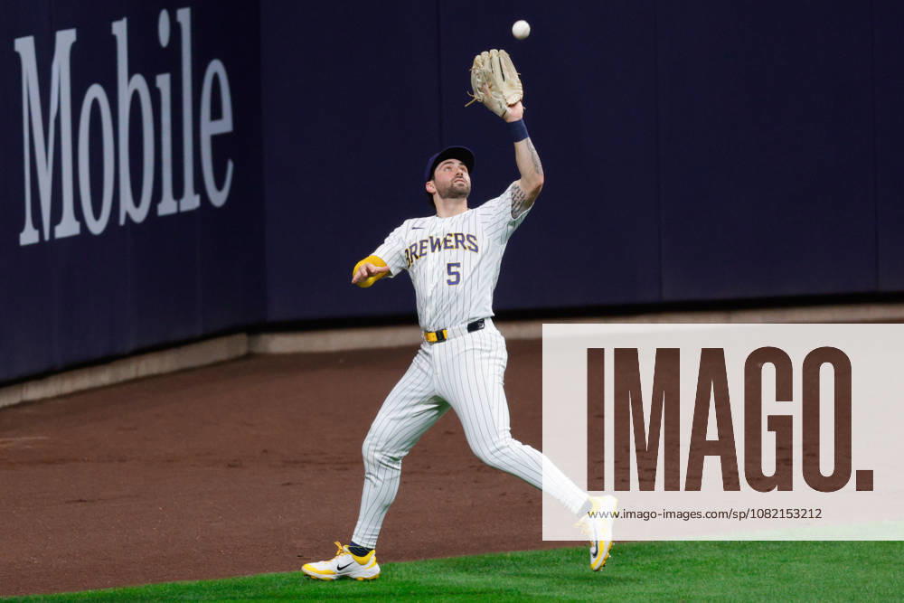 Milwaukee Brewers center fielder GARRETT MITCHELL (5) catches a fly ball for the final out in a baseball game, Saturday, Aug. 28, 2026, in Milwaukee, Wisconsin. MLB, Baseball Herren, USA 2026 - Rangers 3: 5 Brewers - ZUMAa325 20260829_zsa_a325_020
