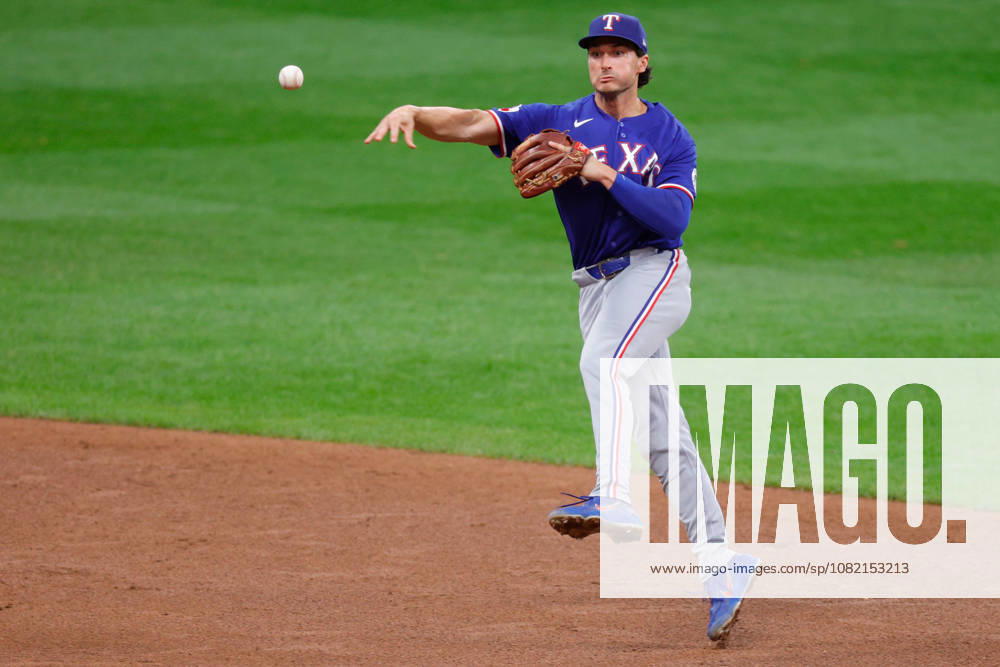 Texas Rangers second baseman JUSTIN FOSCUE (14) throws to first base in a baseball game, Saturday, Aug. 28, 2026, in Milwaukee, Wisconsin. MLB, Baseball Herren, USA 2026 - Rangers 3: 5 Brewers - ZUMAa325 20260829_zsa_a325_021