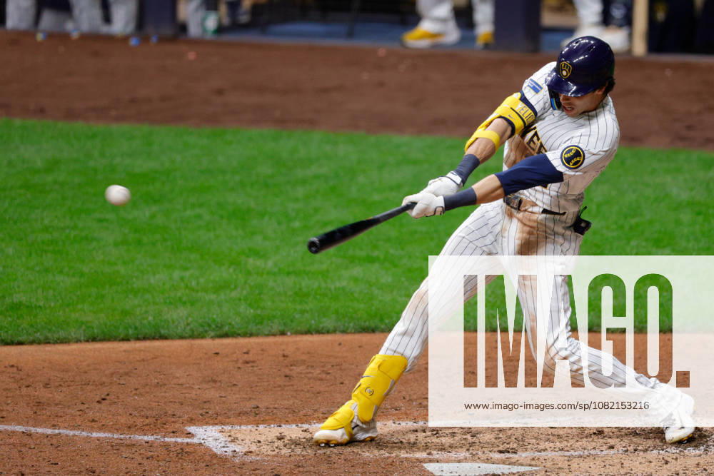 Milwaukee Brewers designated hitter CHRISTIAN YELICH (22) hits a single to load the bases for the Brewers during the seventh inning in a baseball game, Saturday, Aug. 28, 2026, in Milwaukee, Wisconsin. MLB, Baseball Herren, USA 2026 - Rangers 3: 5 Brewers - ZUMAa325 20260829_zsa_a325_023